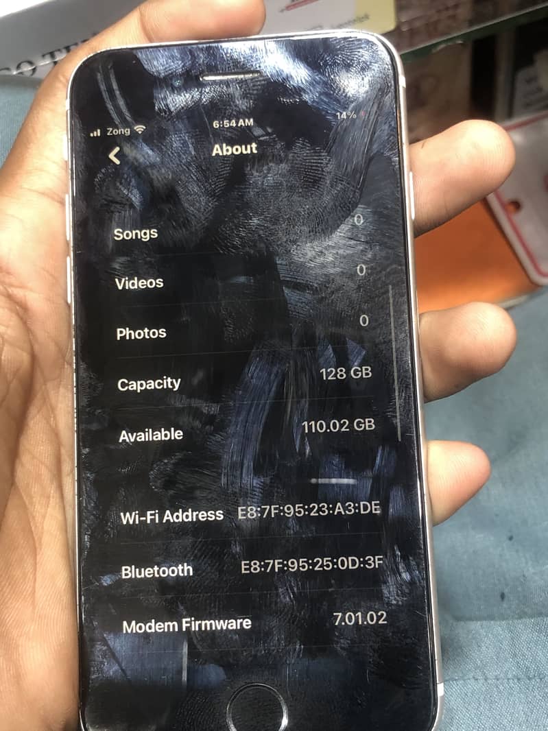 Apple iPhone SE 10