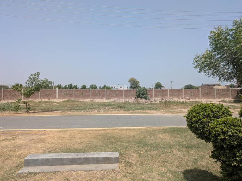 صفیہ ہومز میں پلاٹ خریدنے کے لیے رابطہ کریں۔ 4