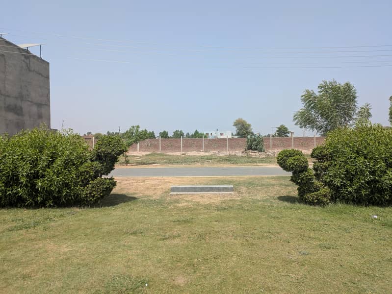 صفیہ ہومز میں پلاٹ خریدنے کے لیے رابطہ کریں۔ 5