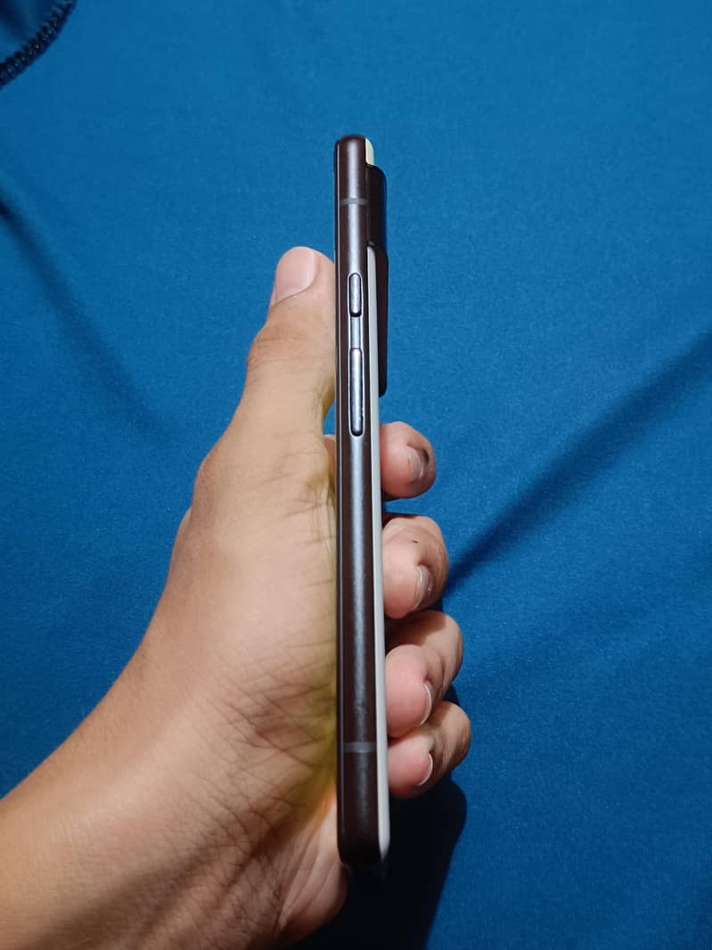 Google Pixel 6 4