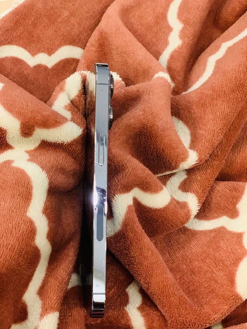 Apple iPhone 13 Pro 2