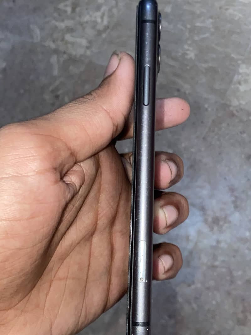 Apple iPhone 11 3