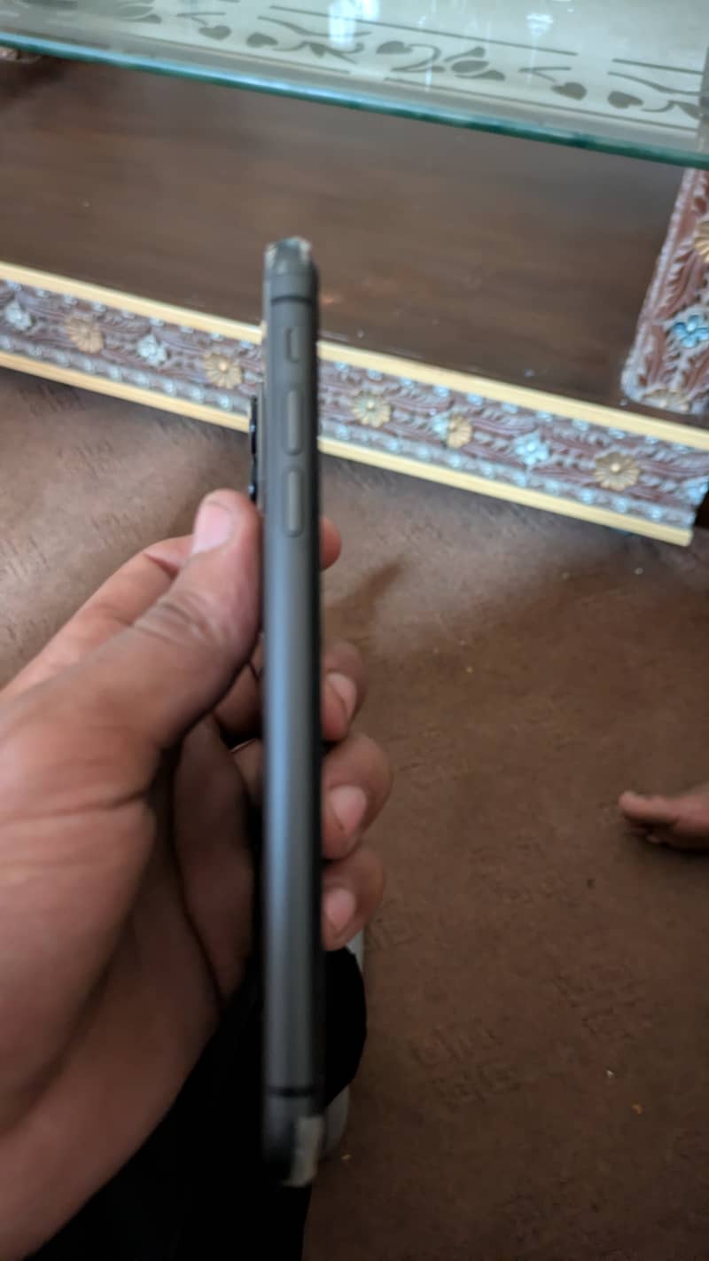 Apple iPhone 11 3