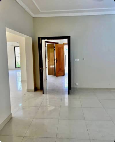 17-Marla 5-Bedroom's Tile Flooring (Brigadier House) For Sale | Askari 10 Lahore Cantt | @nusratestate