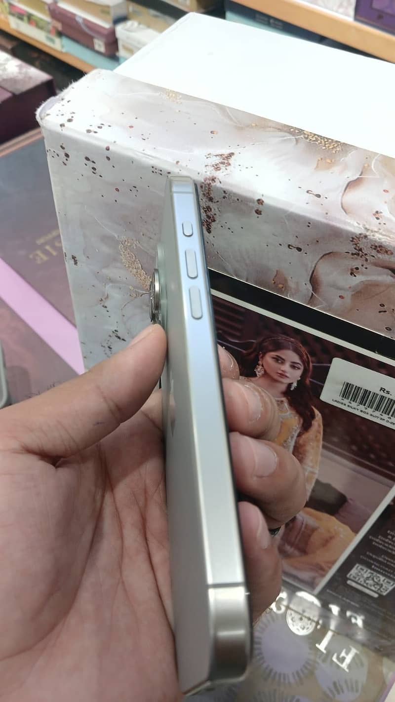 Apple iPhone 15 Pro 4