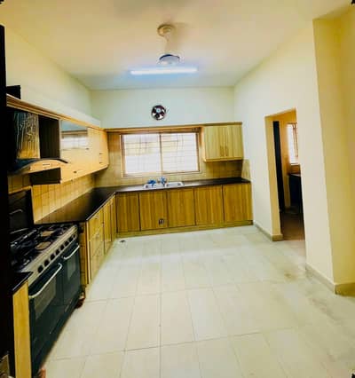 17-Marla 4-Bedroom's Tile Flooring (House) For Sale, Askari 10 Lahore Cantt | @nusratestate
