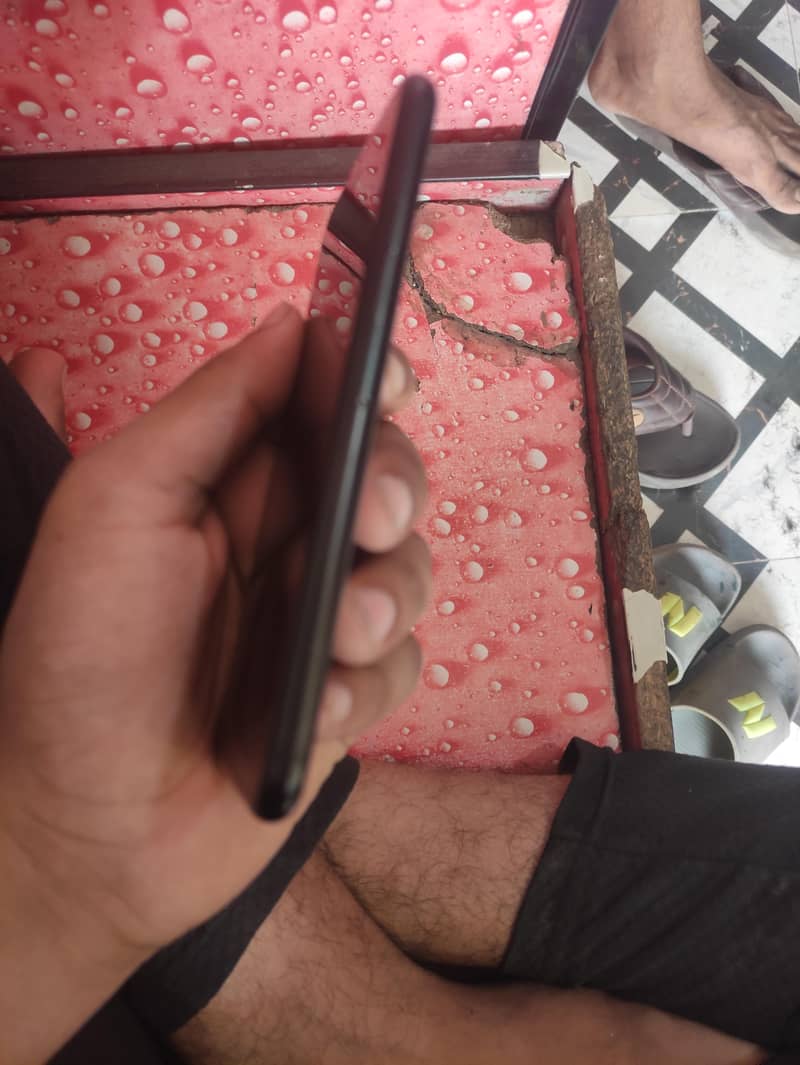 Apple iPhone SE second generation 4