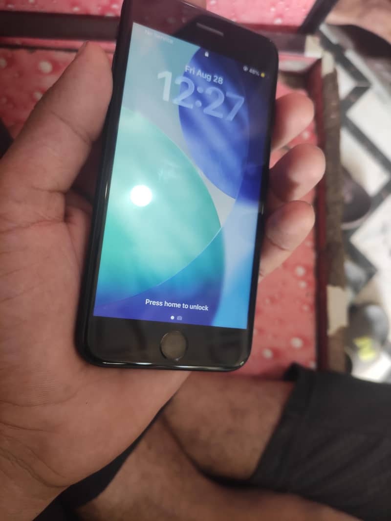 Apple iPhone SE second generation 6