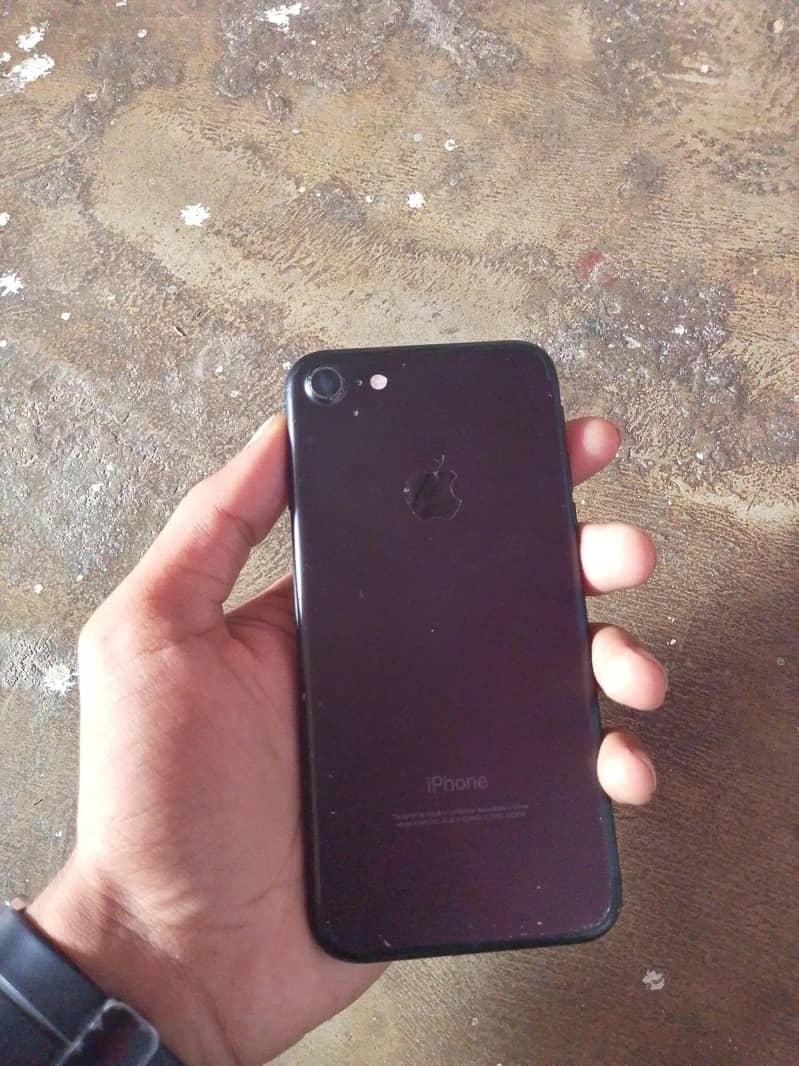 Apple iPhone 7 0
