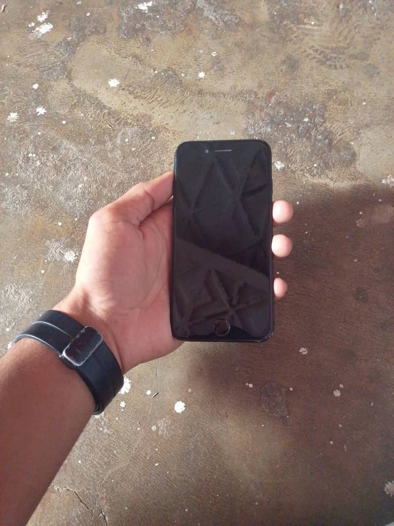 Apple iPhone 7 1