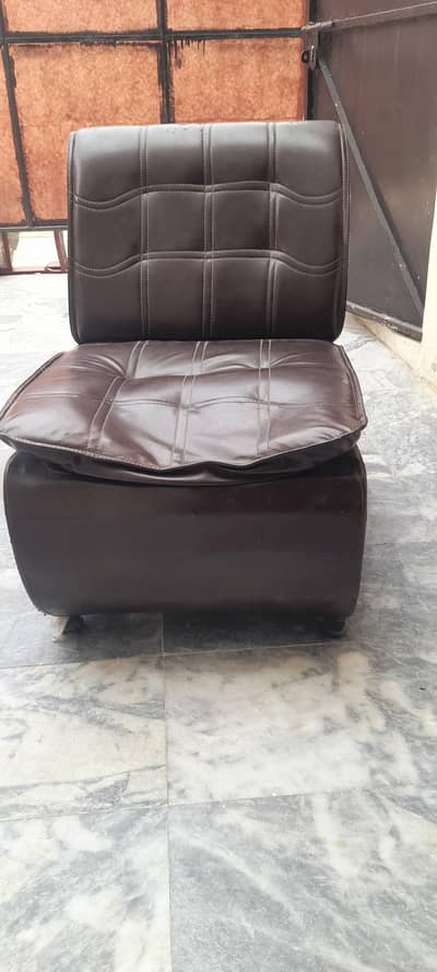 Leather Poshish Sofa Read description