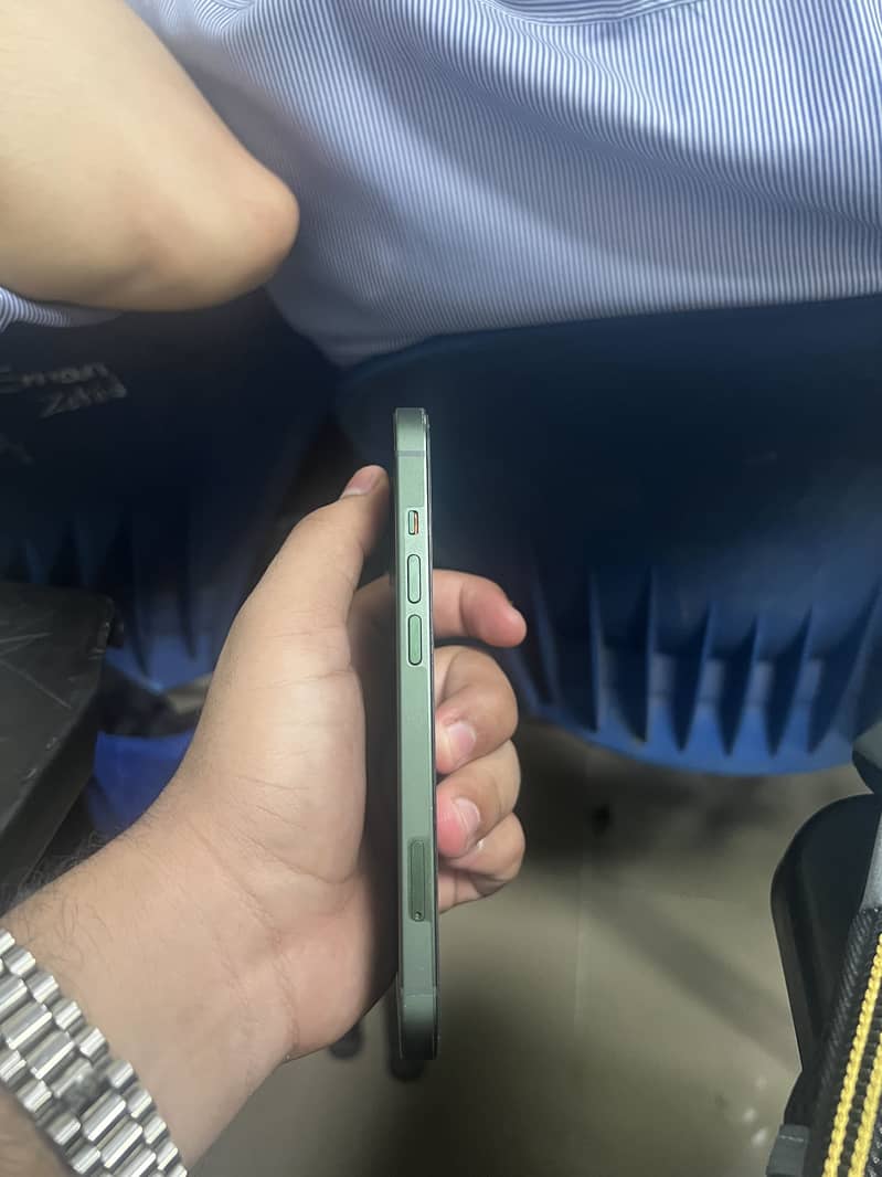 Apple iPhone 13 3