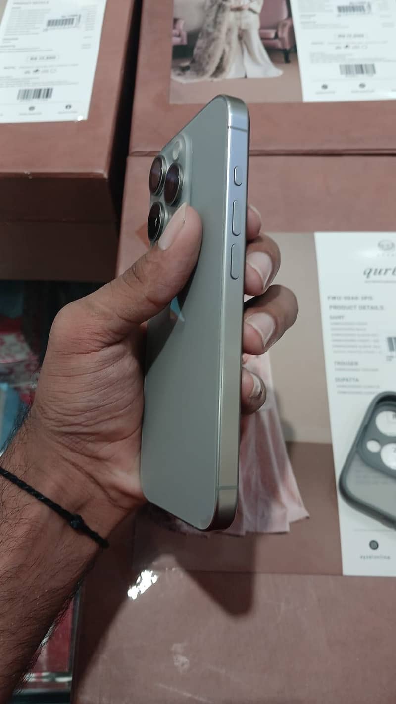 Apple iPhone 15 Pro 2