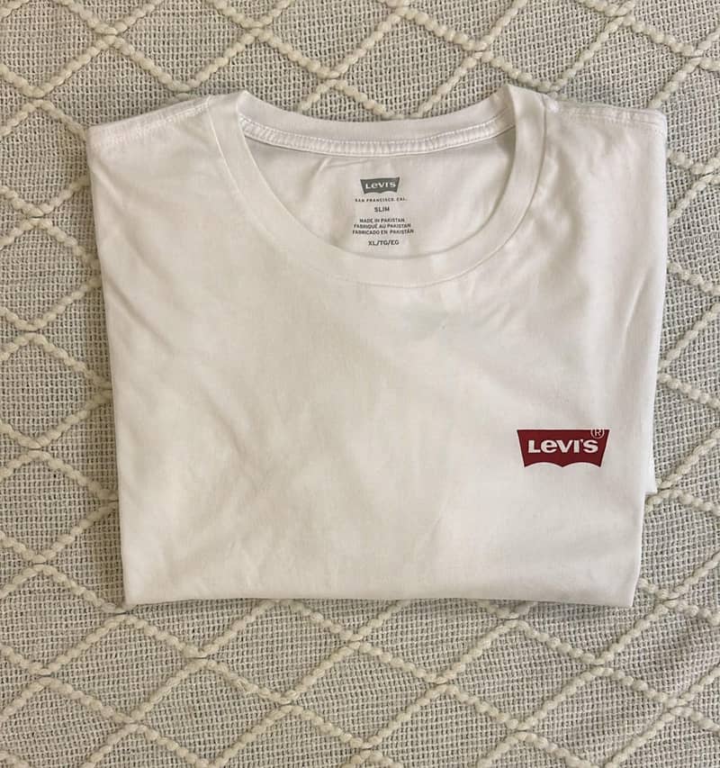 Levis Tees 1