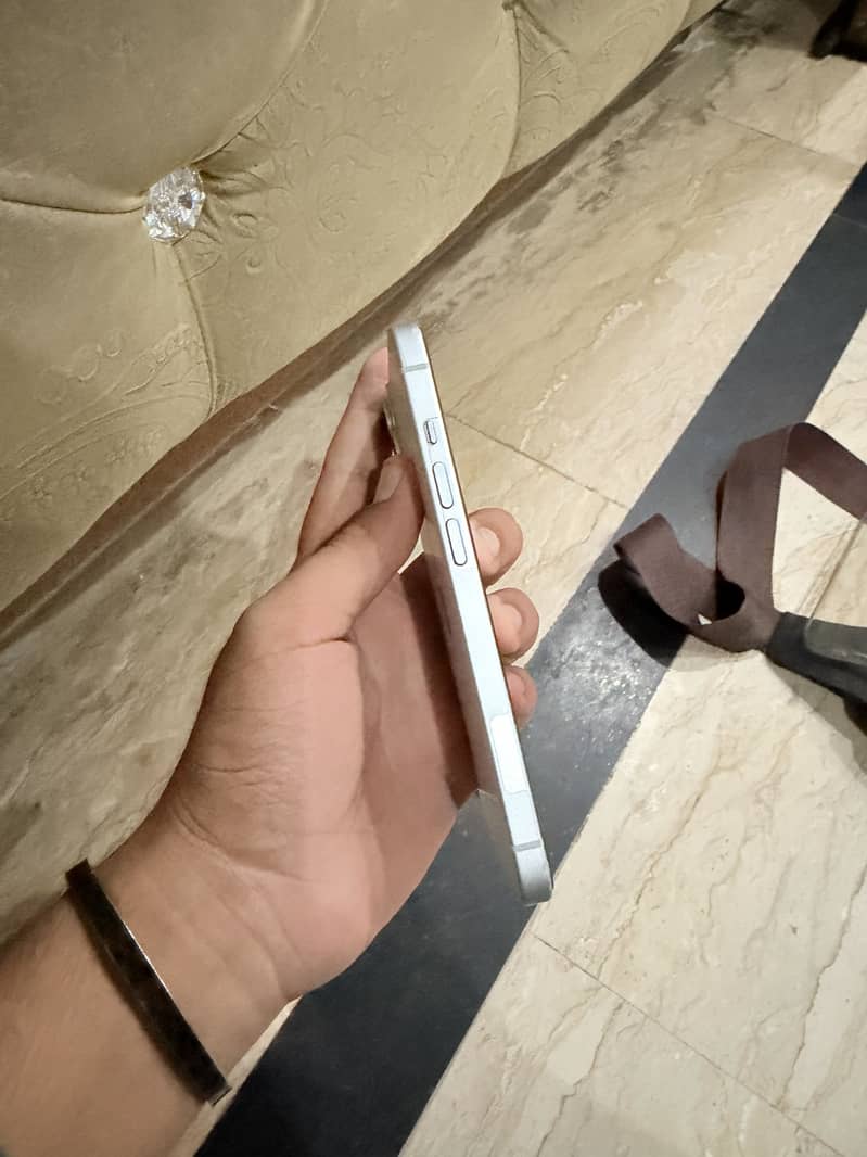 Apple iPhone 15 2