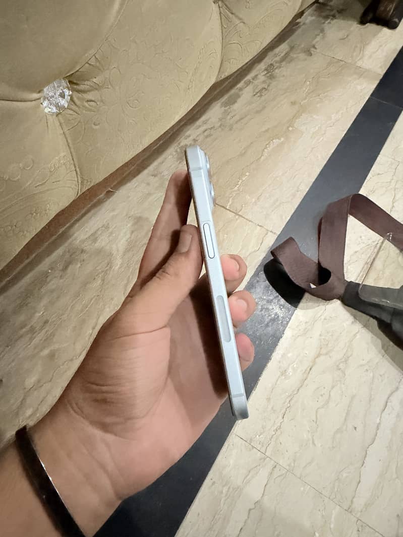 Apple iPhone 15 6