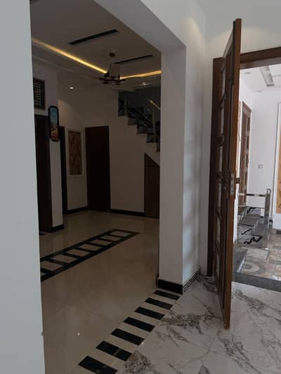 HOUSE FOR SALE 5 MARLA