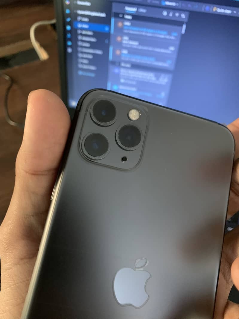 Apple iPhone 11 Pro Max 4
