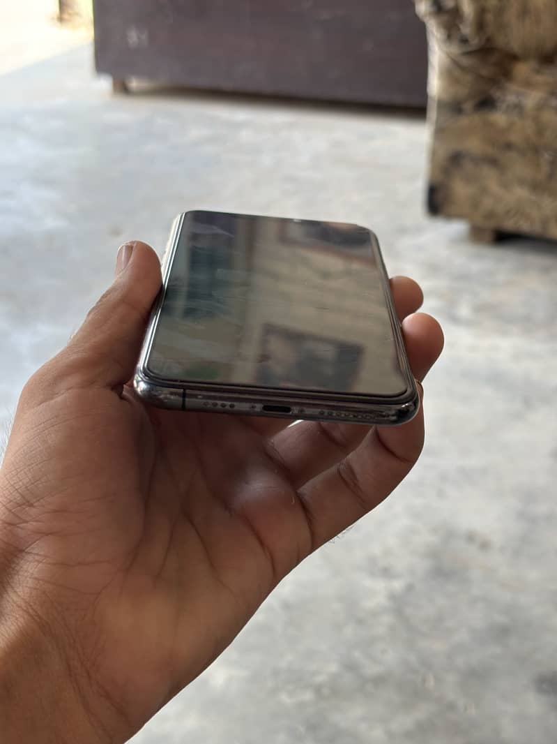 Apple iPhone 11 Pro Max 3
