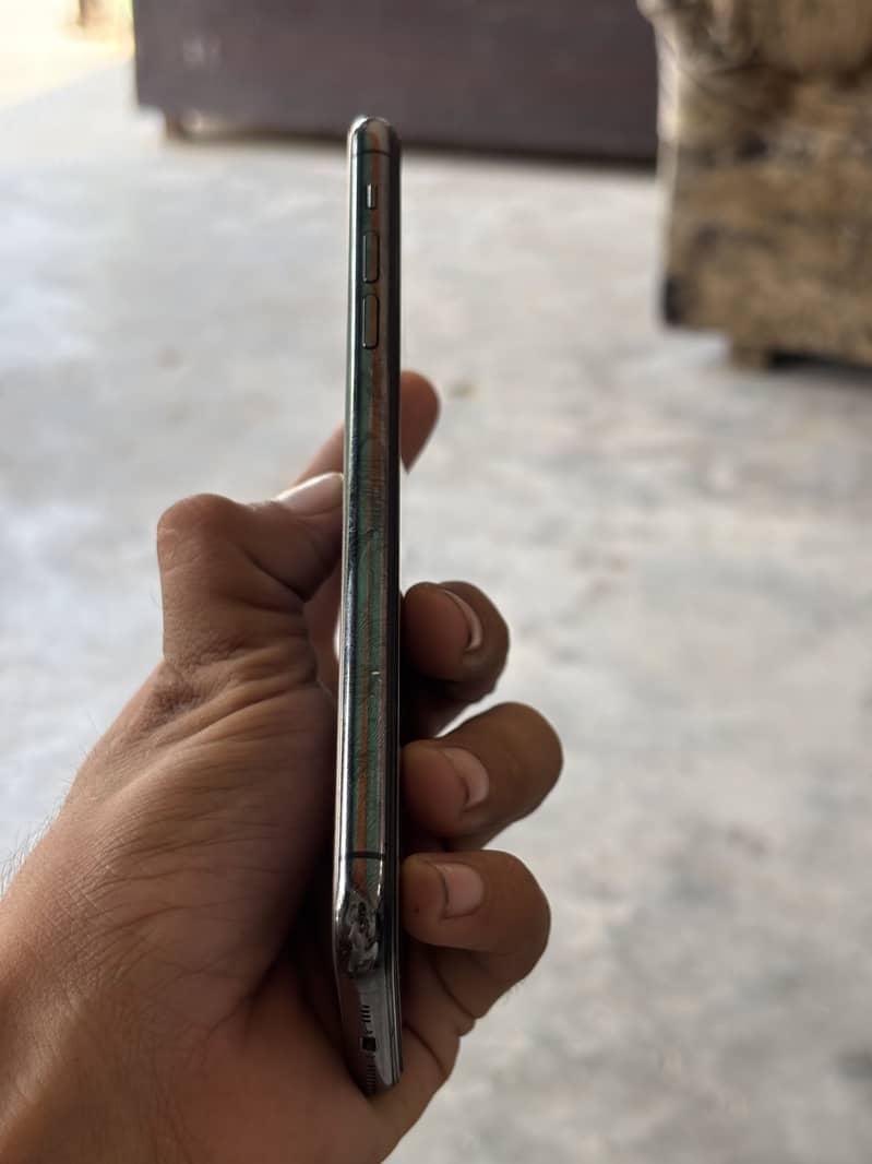 Apple iPhone 11 Pro Max 4