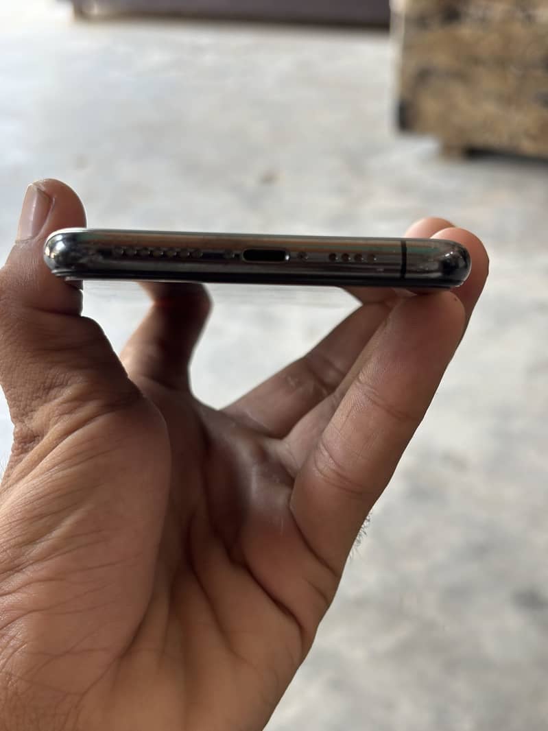 Apple iPhone 11 Pro Max 6