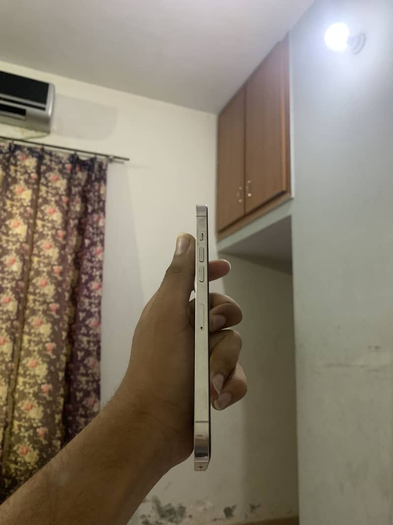 Apple iPhone 12 Pro Max 4
