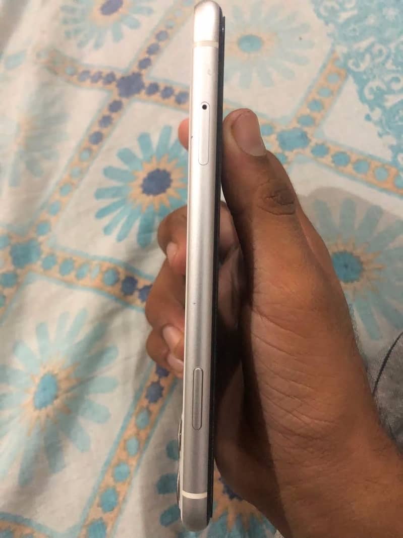 Apple iPhone 11 3