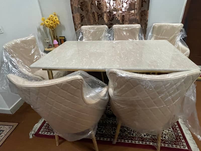 Dining Table with chairs 0