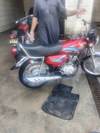 one 2 5 only 4773 kilo meter chala he wo bhi in 2 month me pehle ye kh