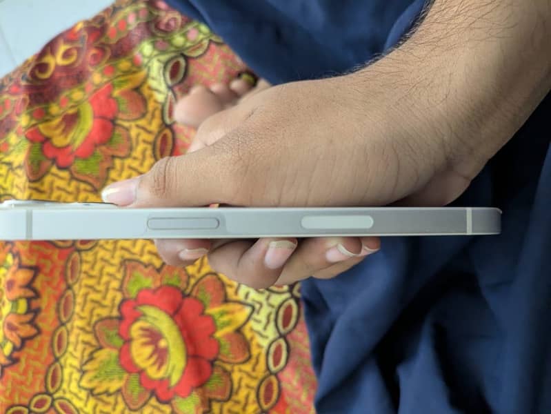 Apple iPhone 13 1