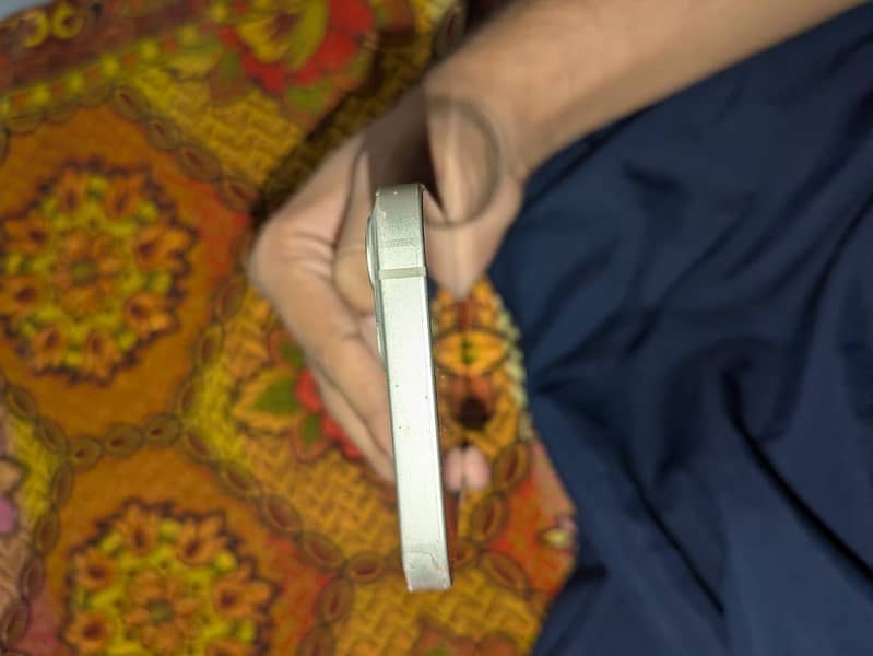 Apple iPhone 13 3