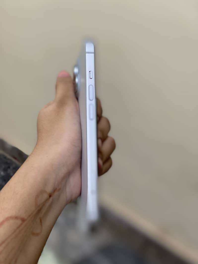 Apple iPhone 15 2