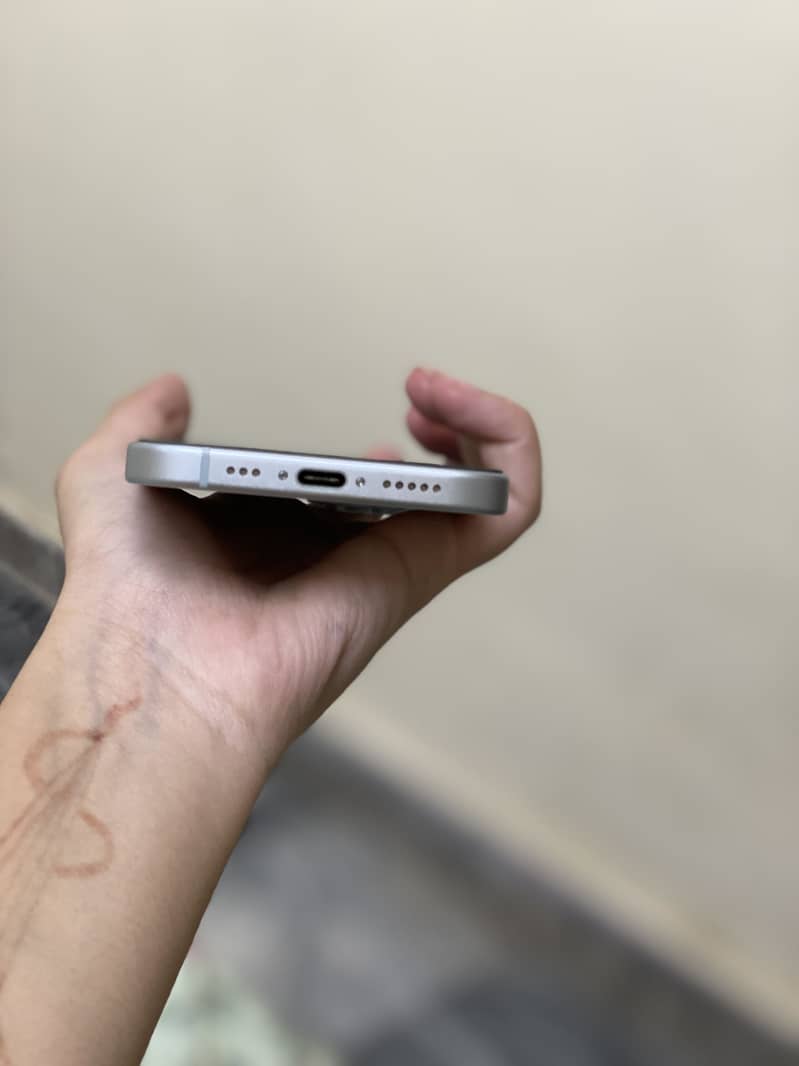 Apple iPhone 15 3