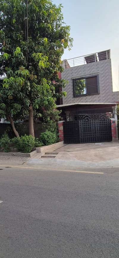 Beautiful and solid 10 Marla Corner House for sale