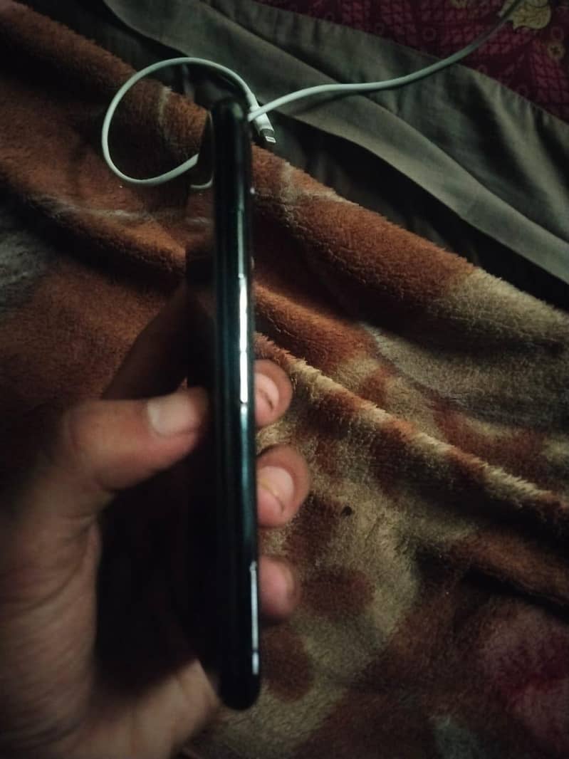 Apple iPhone X 3