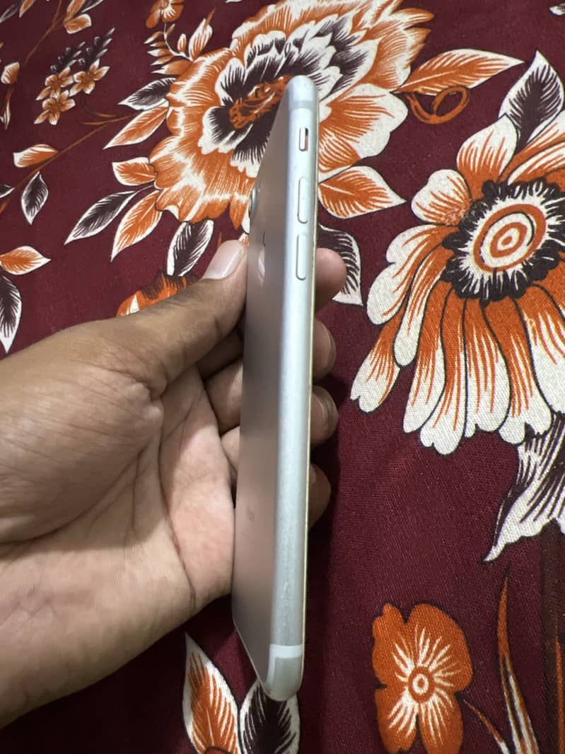 Apple iPhone 7 2