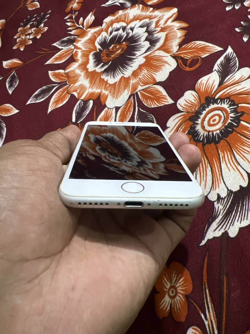 Apple iPhone 7 3