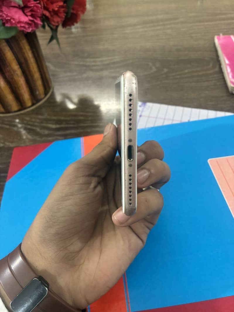 Apple iPhone 7 Plus 6