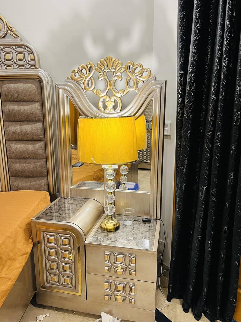 king bed set 2side table almari 4