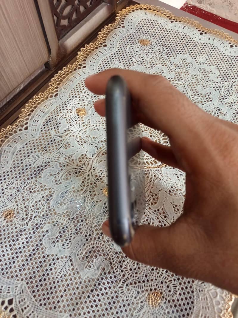 Apple iPhone 11 3