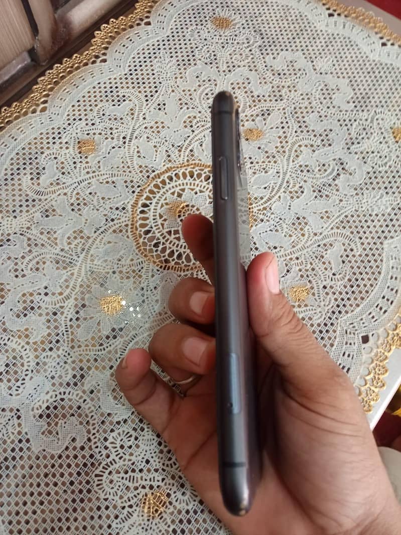 Apple iPhone 11 5