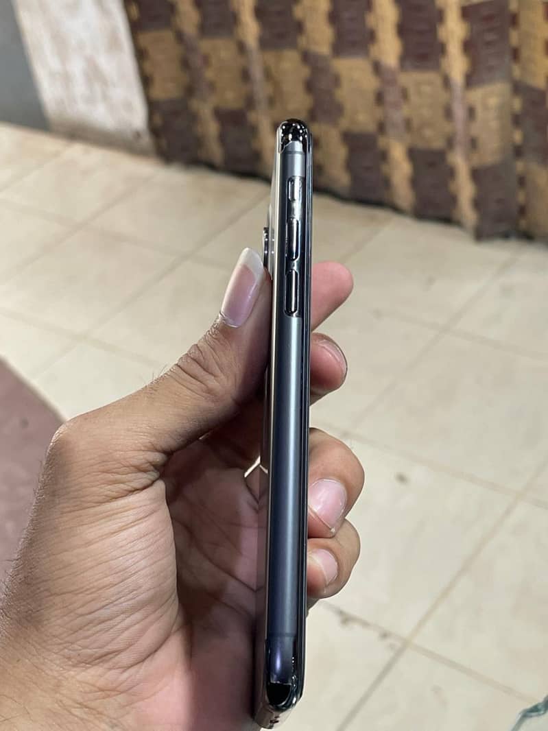 IPhone 11 Pro 3