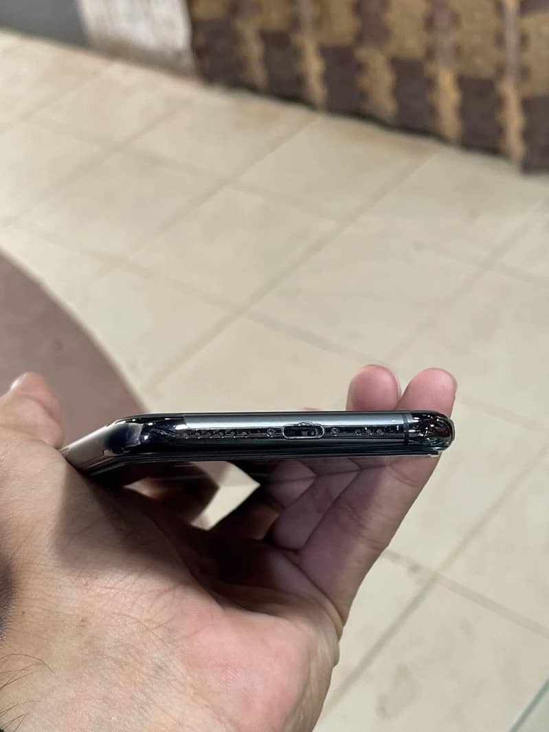 IPhone 11 Pro 4