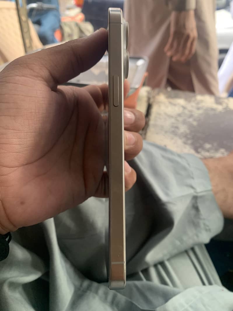 Apple iPhone 15 Pro Max 9