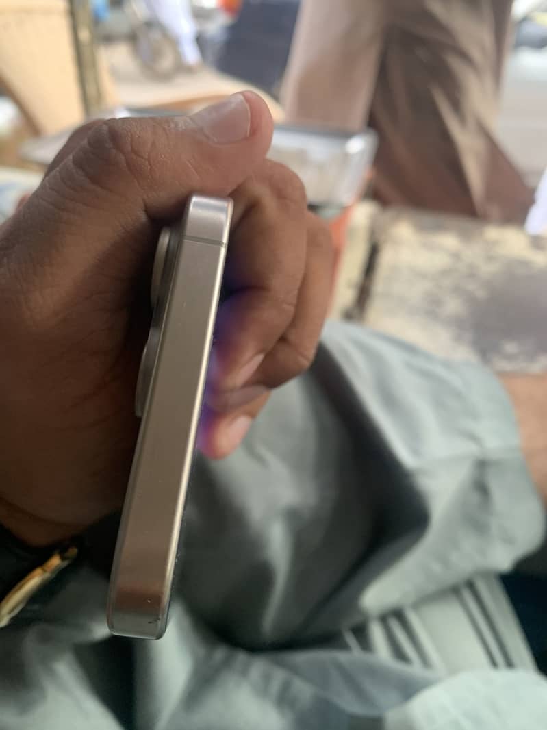 Apple iPhone 15 Pro Max 10