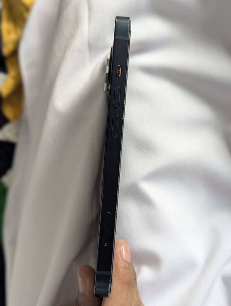 Apple iPhone 13 1