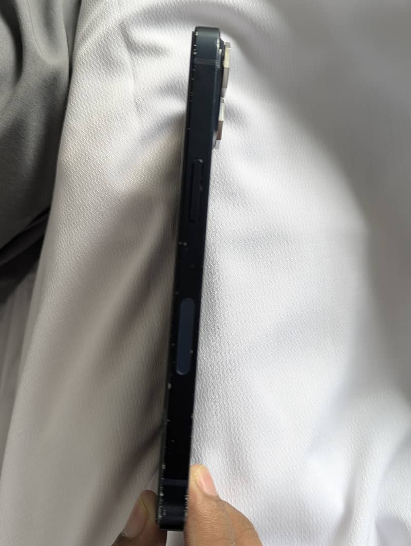 Apple iPhone 13 2