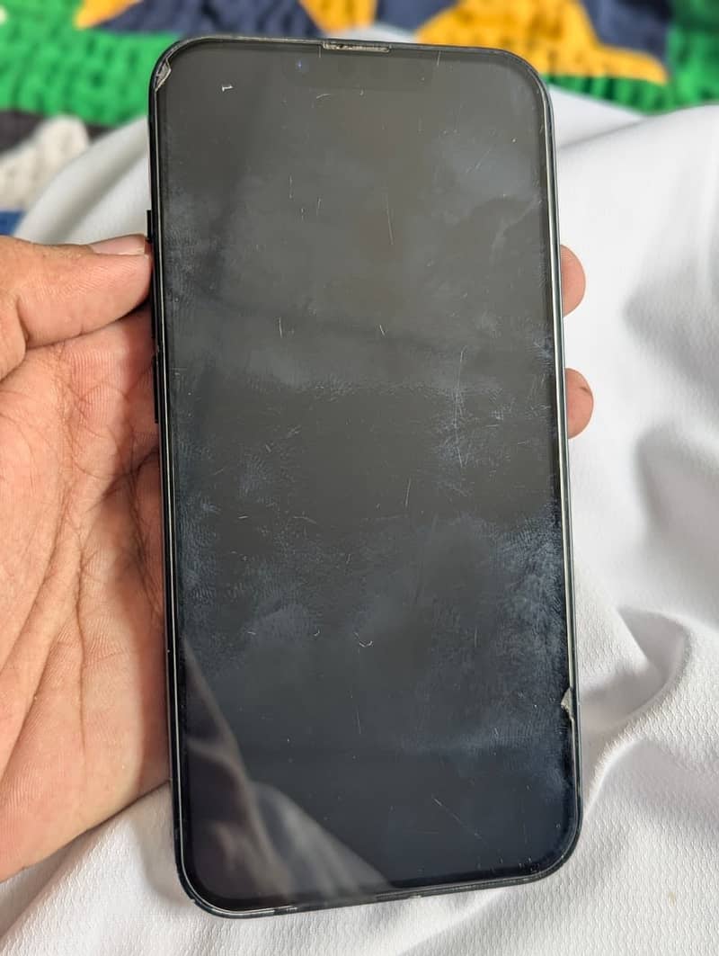 Apple iPhone 13 4