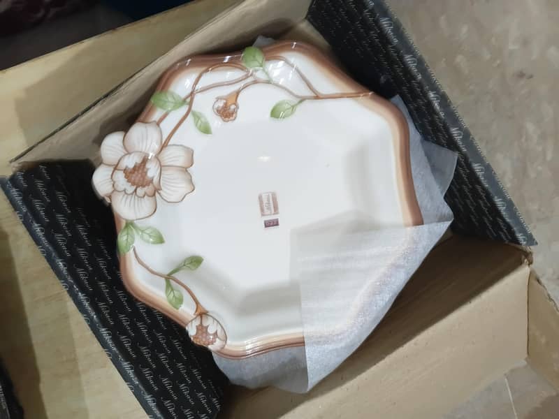 plastic dinner set 1