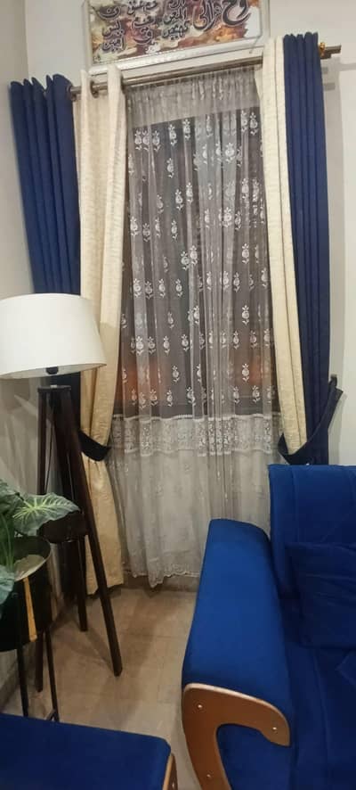 5-Seater Sofa Set + Extra Seat | Almost New | Table FREE
